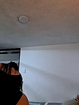 Snapshot of Aliciabloom chatting on October 2025 08:41:01 PM Aliciabloom online show from October 2025 08:41:01 PM