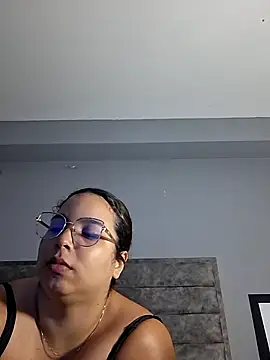 Snapshot of Aliciabloom chatting on November 2025 12:15:01 PM Aliciabloom online show from November 2025 12:15:01 PM