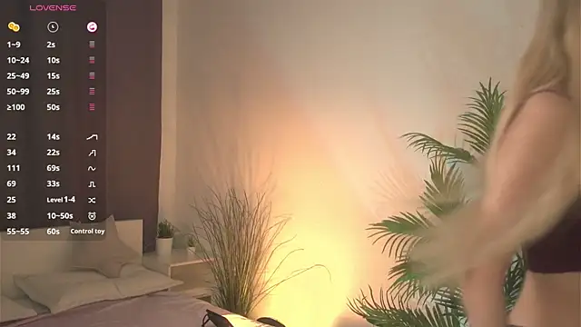 ellliefrost online show from September 2025 12:49:02 PM