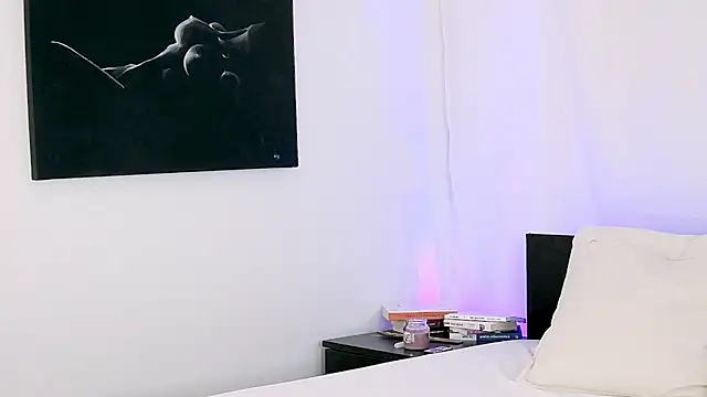 Snapshot of LeahDenver chatting on September 2025 10:20:02 AM LeahDenver online show from September 2025 10:20:02 AM