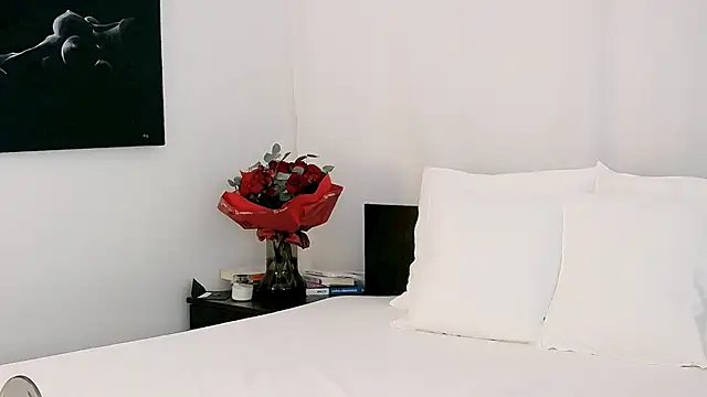 Snapshot of LeahDenver chatting on October 2025 10:48:02 AM LeahDenver online show from October 2025 10:48:02 AM