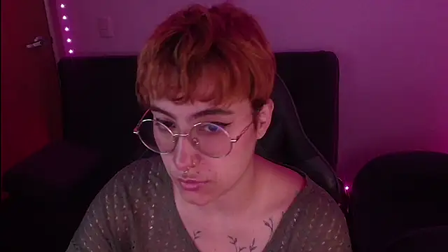 Snapshot of Miacatsito3 chatting on October 2025 03:34:02 AM Miacatsito3 online show from October 2025 03:34:02 AM