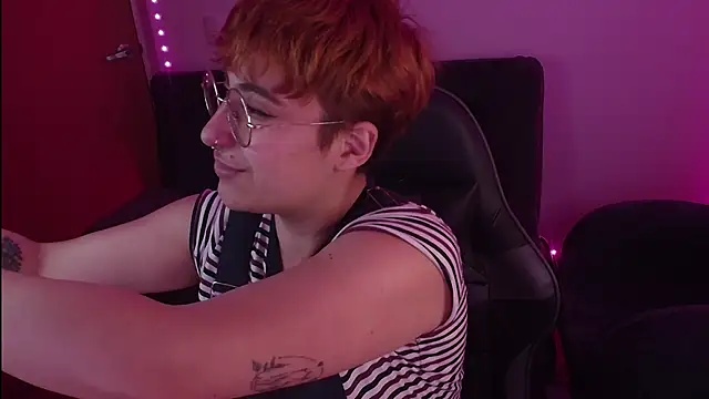 Snapshot of Miacatsito3 chatting on October 2025 05:03:02 AM Miacatsito3 online show from October 2025 05:03:02 AM