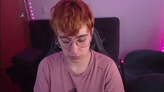 Snapshot of Miacatsito3 chatting on October 2025 05:31:01 PM Miacatsito3 online show from October 2025 05:31:01 PM