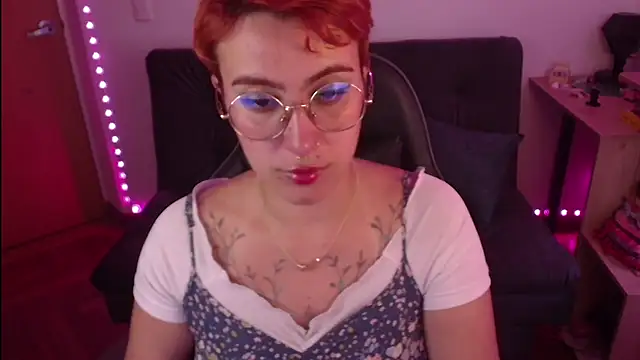 Snapshot of Miacatsito3 chatting on October 2025 09:37:02 PM Miacatsito3 online show from October 2025 09:37:02 PM