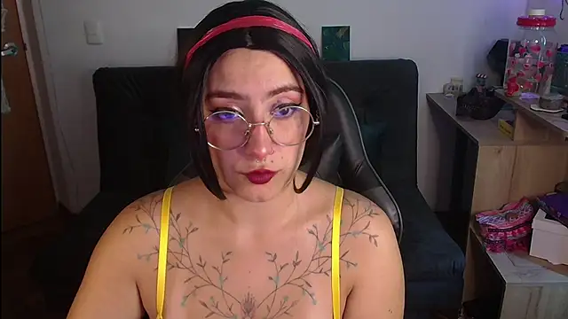 Snapshot of Miacatsito3 chatting on October 2025 09:37:01 PM Miacatsito3 online show from October 2025 09:37:01 PM