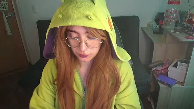 Snapshot of Miacatsito3 chatting on November 2025 08:42:02 PM Miacatsito3 online show from November 2025 08:42:02 PM