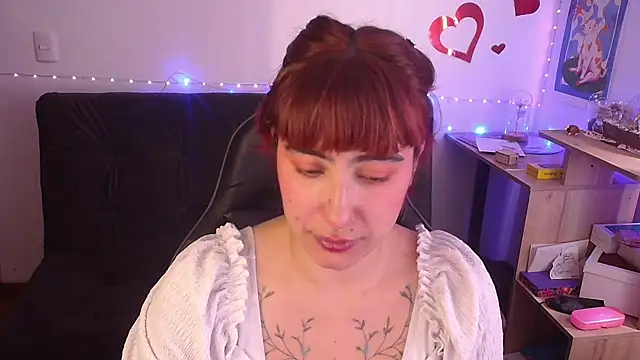Snapshot of Miacatsito3 chatting on May 2026 05:21:01 PM Miacatsito3 online show from May 2026 05:21:01 PM