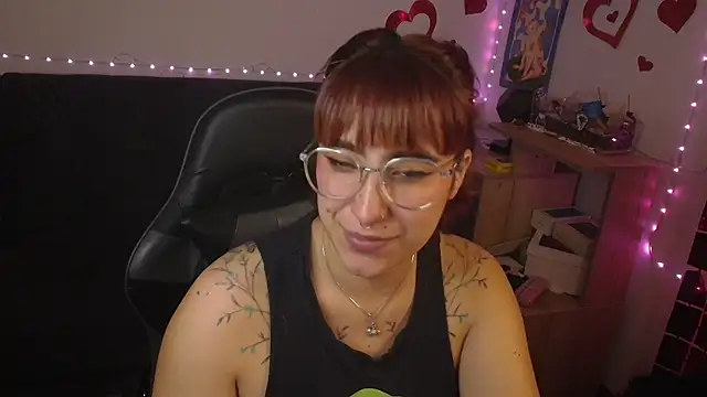 Snapshot of Miacatsito3 chatting on May 2026 04:08:01 AM Miacatsito3 online show from May 2026 04:08:01 AM
