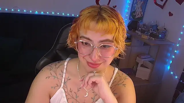 Snapshot of Miacatsito3 chatting on June 2026 04:21:02 AM Miacatsito3 online show from June 2026 04:21:02 AM