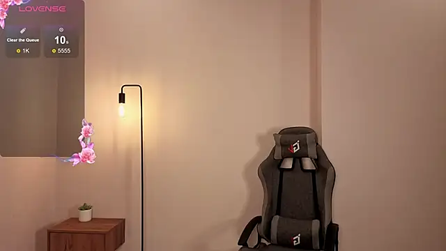 Snapshot of Frences_Eyes chatting on November 2025 01:33:01 PM Frences Eyes online show from November 2025 01:33:01 PM