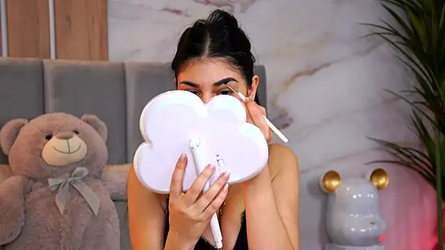 Snapshot of ZaraCapri chatting on November 2025 08:02:02 AM ZaraCapri online show from November 2025 08:02:02 AM