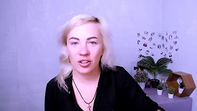 EmmaCat  online show from November 2025 04:45:02 AM