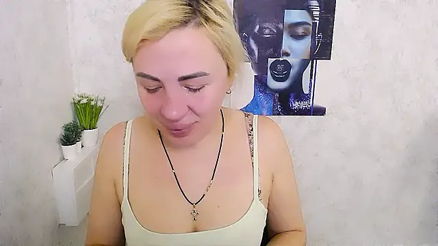 EmmaCat  online show from February 2026 06:40:02 AM