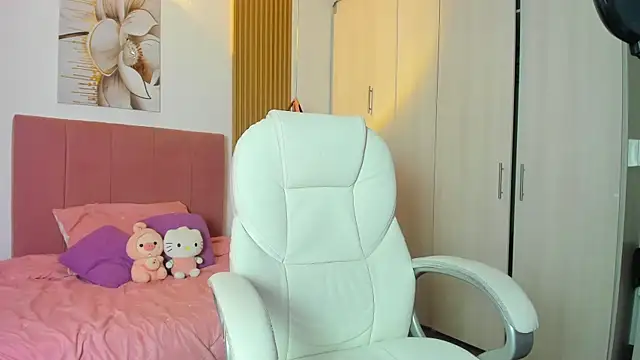 KoraRousee online show from September 2025 01:00:02 PM