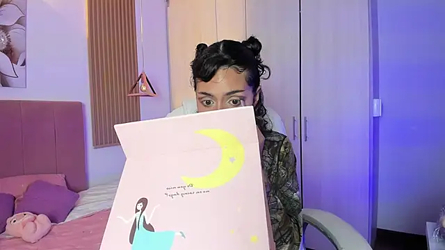 KoraRousee online show from October 2025 01:45:02 PM