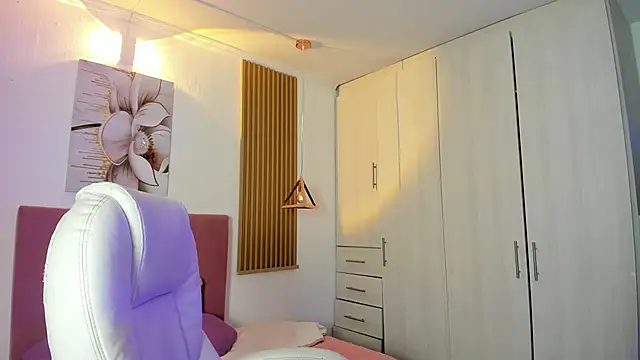 KoraRousee online show from October 2025 01:12:01 PM