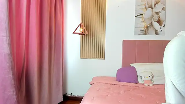 KoraRousee online show from October 2025 01:22:02 PM