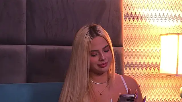 Snapshot of YssabelFox chatting on October 2025 03:15:02 AM YssabelFox online show from October 2025 03:15:02 AM