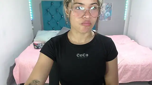 Snapshot of mia_sexgirl chatting on June 2026 12:42:02 PM mia sexgirl online show from June 2026 12:42:02 PM