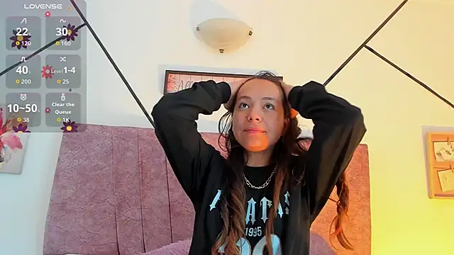 Julieta Lein online show from October 2025 01:45:02 PM