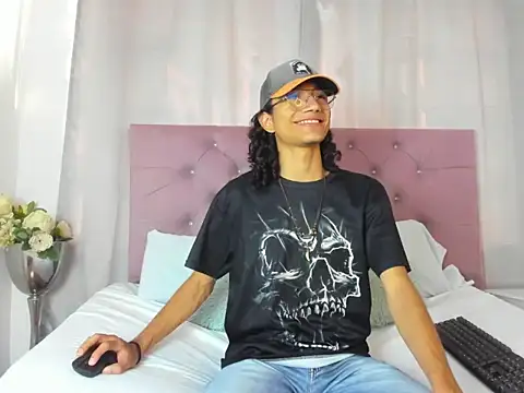 EthanBlackwoodd online show from October 2025 08:07:01 PM