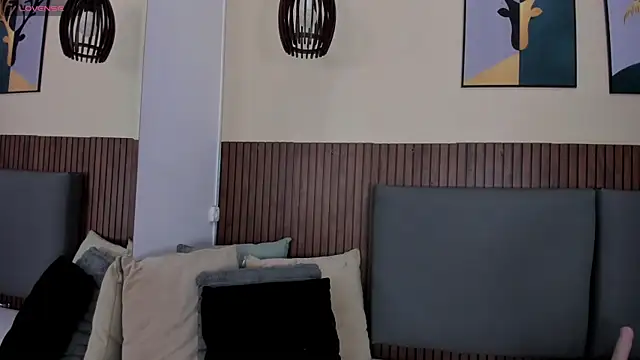 EmillyHarper  online show from November 2025 04:01:02 AM