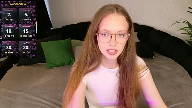 Snapshot of SallyPinkman chatting on October 2025 10:03:01 AM SallyPinkman online show from October 2025 10:03:01 AM