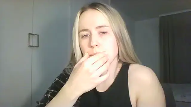 Snapshot of Frosian chatting on October 2025 10:32:02 PM Frosian online show from October 2025 10:32:02 PM