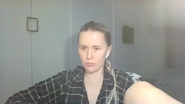 Snapshot of Frosian chatting on October 2025 08:33:02 PM Frosian online show from October 2025 08:33:02 PM