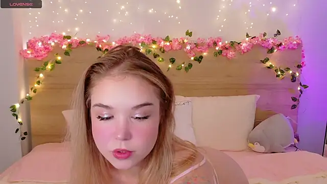 Lilith Bonheur online show from September 2025 03:56:02 PM