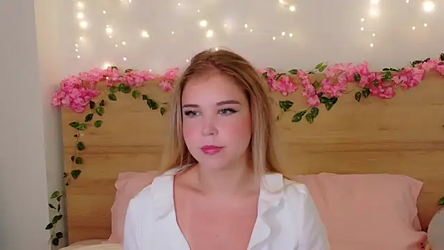 Lilith Bonheur online show from October 2025 08:17:01 PM