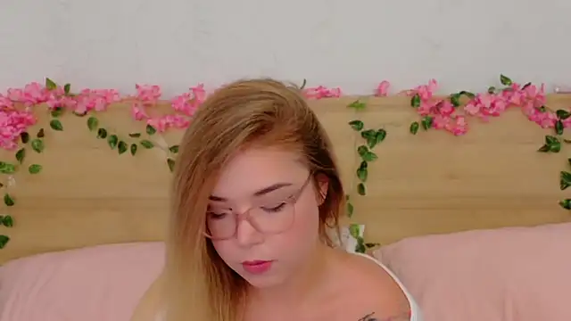 Lilith Bonheur online show from November 2025 10:09:01 PM