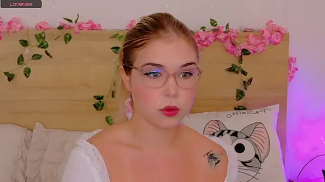 Lilith Bonheur online show from November 2025 01:23:01 PM