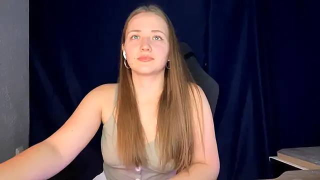 NadineFess online show from September 2025 09:20:02 AM