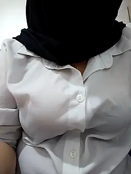 Snapshot of elif25 chatting on October 2025 07:47:02 PM elif25 online show from October 2025 07:47:02 PM