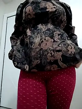 Snapshot of elif25 chatting on October 2025 05:01:01 PM elif25 online show from October 2025 05:01:01 PM