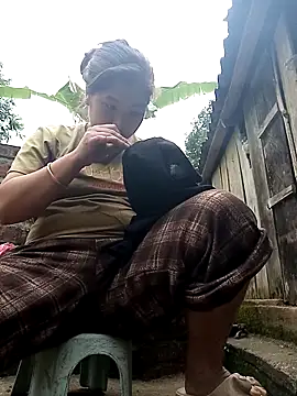 Luyen004 online show from April 2026 02:47:02 AM