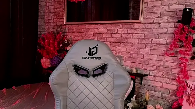 Snapshot of AdeliceLenoir chatting on September 2025 05:57:02 AM AdeliceLenoir online show from September 2025 05:57:02 AM