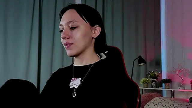 Snapshot of AdeliceLenoir chatting on October 2025 02:04:01 PM AdeliceLenoir online show from October 2025 02:04:01 PM