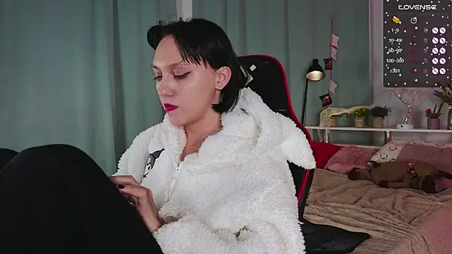 Snapshot of AdeliceLenoir chatting on October 2025 05:46:02 PM AdeliceLenoir online show from October 2025 05:46:02 PM