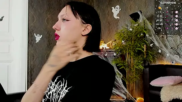 Snapshot of AdeliceLenoir chatting on October 2025 06:58:02 AM AdeliceLenoir online show from October 2025 06:58:02 AM