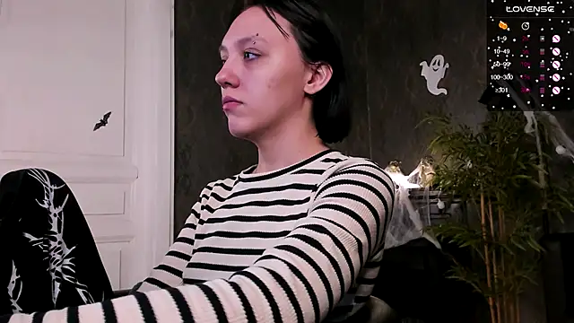 Snapshot of AdeliceLenoir chatting on October 2025 05:55:01 AM AdeliceLenoir online show from October 2025 05:55:01 AM