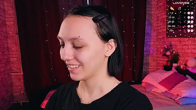 Snapshot of AdeliceLenoir chatting on October 2025 05:42:02 AM AdeliceLenoir online show from October 2025 05:42:02 AM