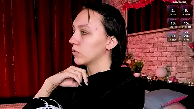 Snapshot of AdeliceLenoir chatting on November 2025 06:14:01 AM AdeliceLenoir online show from November 2025 06:14:01 AM