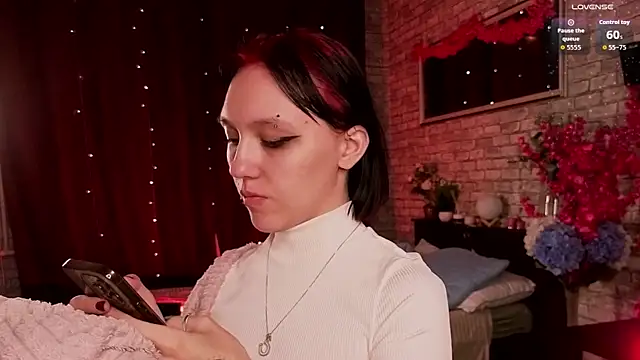 Snapshot of AdeliceLenoir chatting on November 2025 05:56:02 PM AdeliceLenoir online show from November 2025 05:56:02 PM