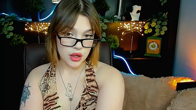 Snapshot of KiraRid chatting on November 2025 04:53:02 PM KiraRid online show from November 2025 04:53:02 PM