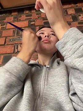 Snapshot of LAURA_LLL chatting on September 2025 05:41:02 AM LAURA LLL online show from September 2025 05:41:02 AM