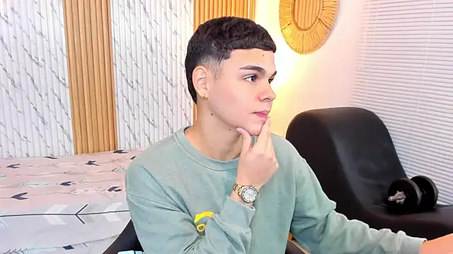 james jonnes online show from October 2025 07:44:01 PM