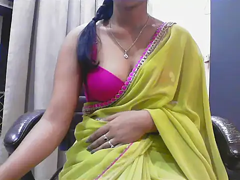 Snapshot of short_girl_ chatting on October 2025 04:37:01 PM short girl online show from October 2025 04:37:01 PM